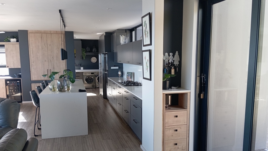 4 Bedroom Property for Sale in Rooi Els Western Cape